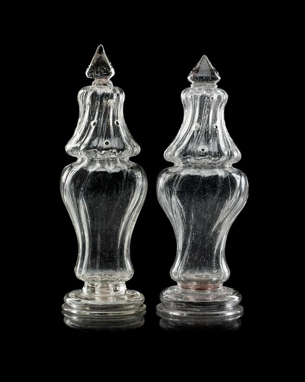 SOCKERRUSKOR, två stycken, glas. Sverige, 1700-tal. Sannolikt Kosta eller Limmared.