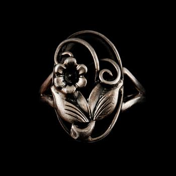 ÖRHÄNGEN, ett par, samt RING, silver, Stockholm, 1954. Vikt 13 g.