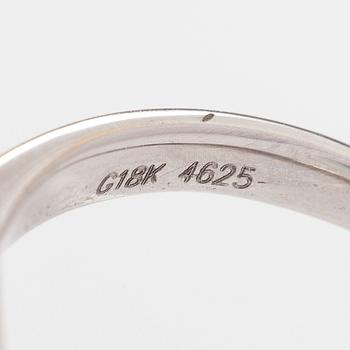 Ring, rosett, 18K vitguld, med gul kuddslipad diamant samt klara briljantslipade diamanter.