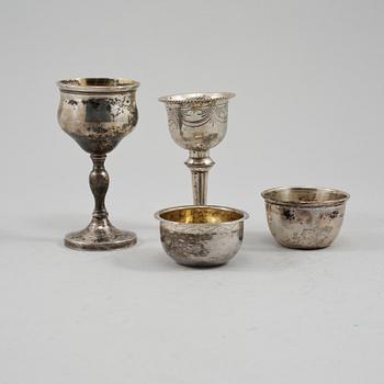 KALKAR, 2 st, samt SUPKOPPAR, 2 st, silver, 1700/1800/1900-tal, vikt 180 gram.