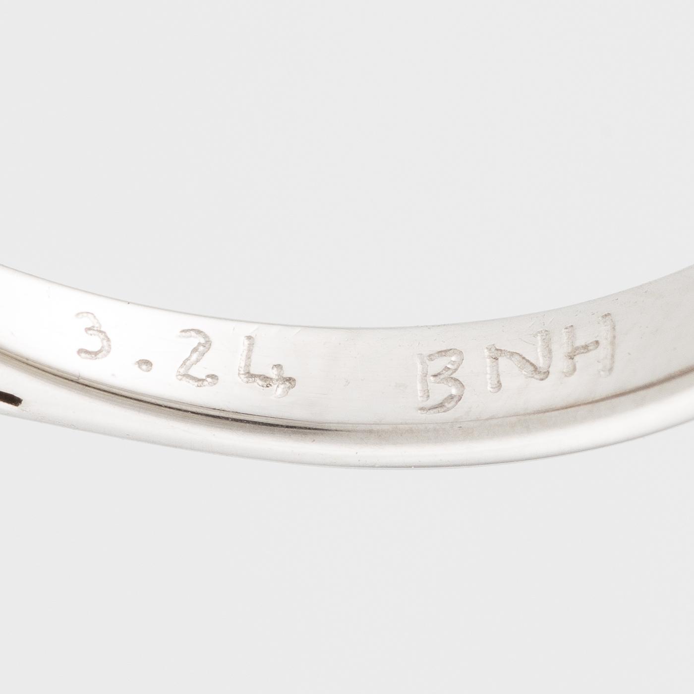 Ring 18K white gold with a ruby and navette- and brilliant-cut diamonds.