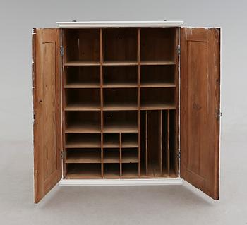 HÄNGSKÅP, 1800-talets andra hälft.