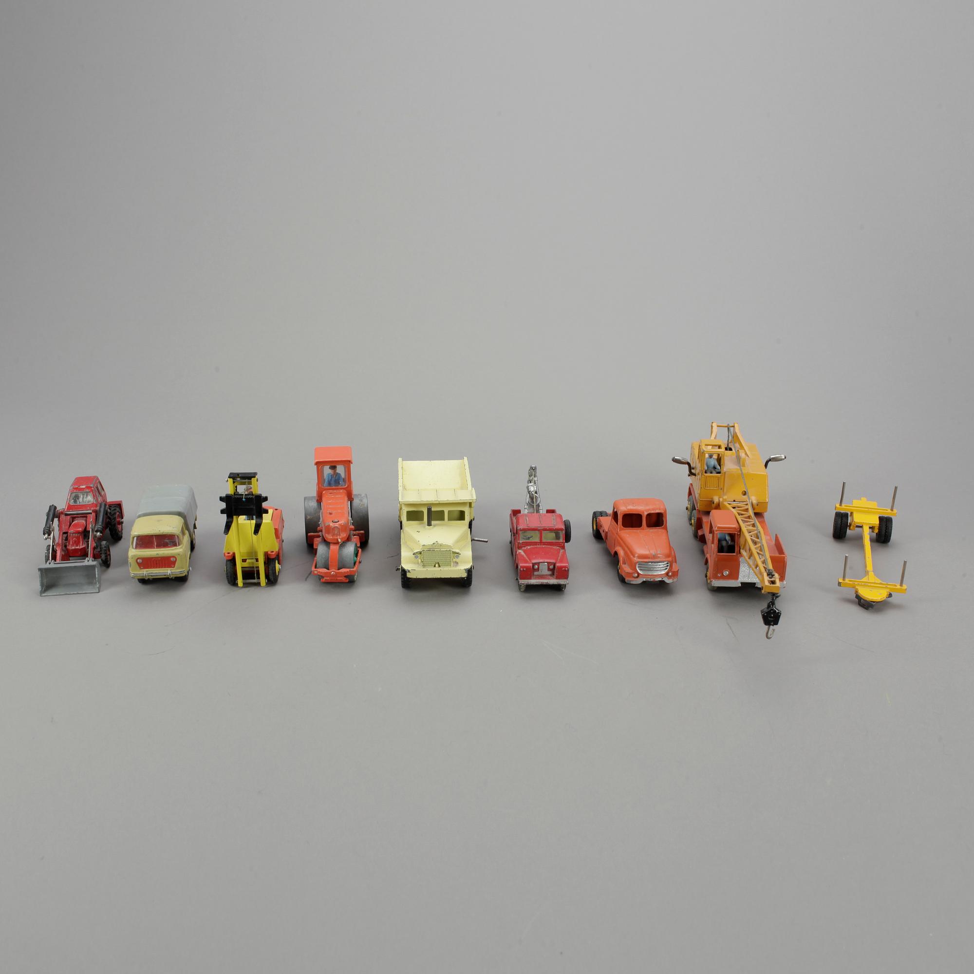LEKSAKER, 9 stycken, metall, Dinky Toys, Corgi Toys samt Matchbox.