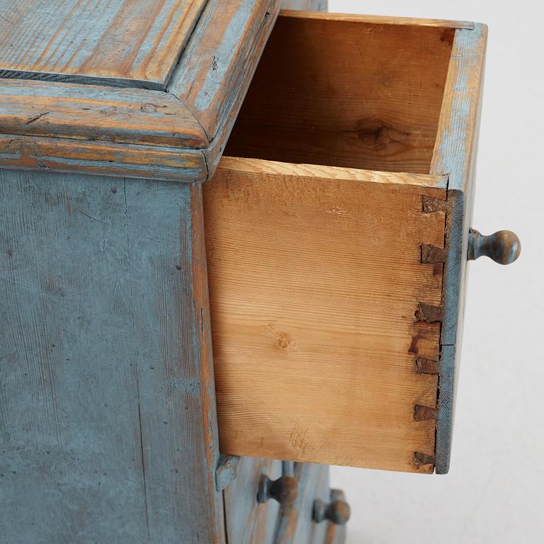 A small dresser, second half of the 19th century.