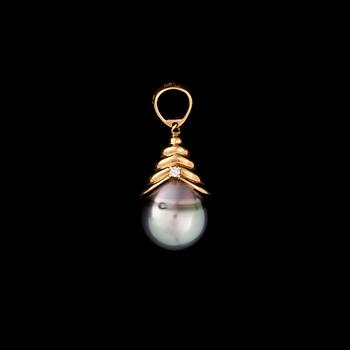 HÄNGE, 18K guld, pärla, diamant. Vikt ca 3,7 g.