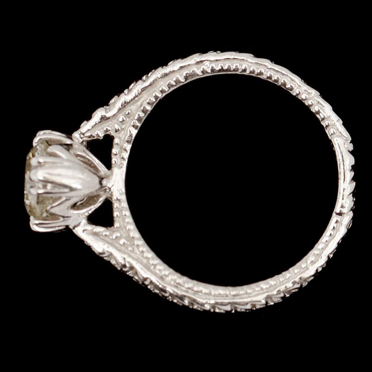 RING, 14 k vitguld med solitär briljant 1.30 ct.