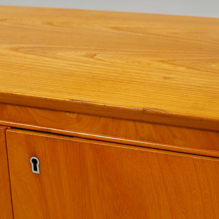 SIDEBOARD, 1940-tal.