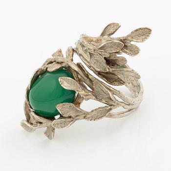 Ring, Minowa, sterlingsilver med cabochonslipad  grön sten.