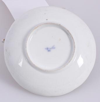 KAFFEKOPP MED FAT, porslin, Meissen, 1700-tal.