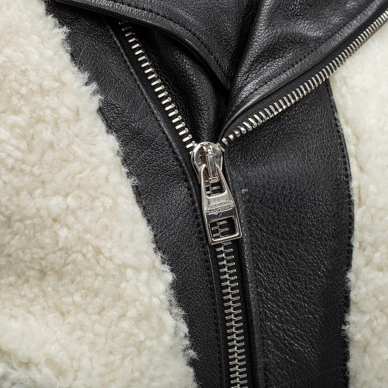 Alexander McQueen, a buffalo and lamb skinn leather jacket, 2018, Italian size 52.