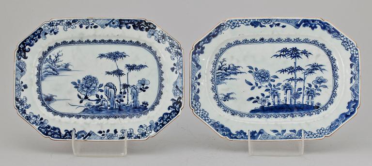 STEKFAT, ett par, porslin, Qianlong, Kina 1700-tal.