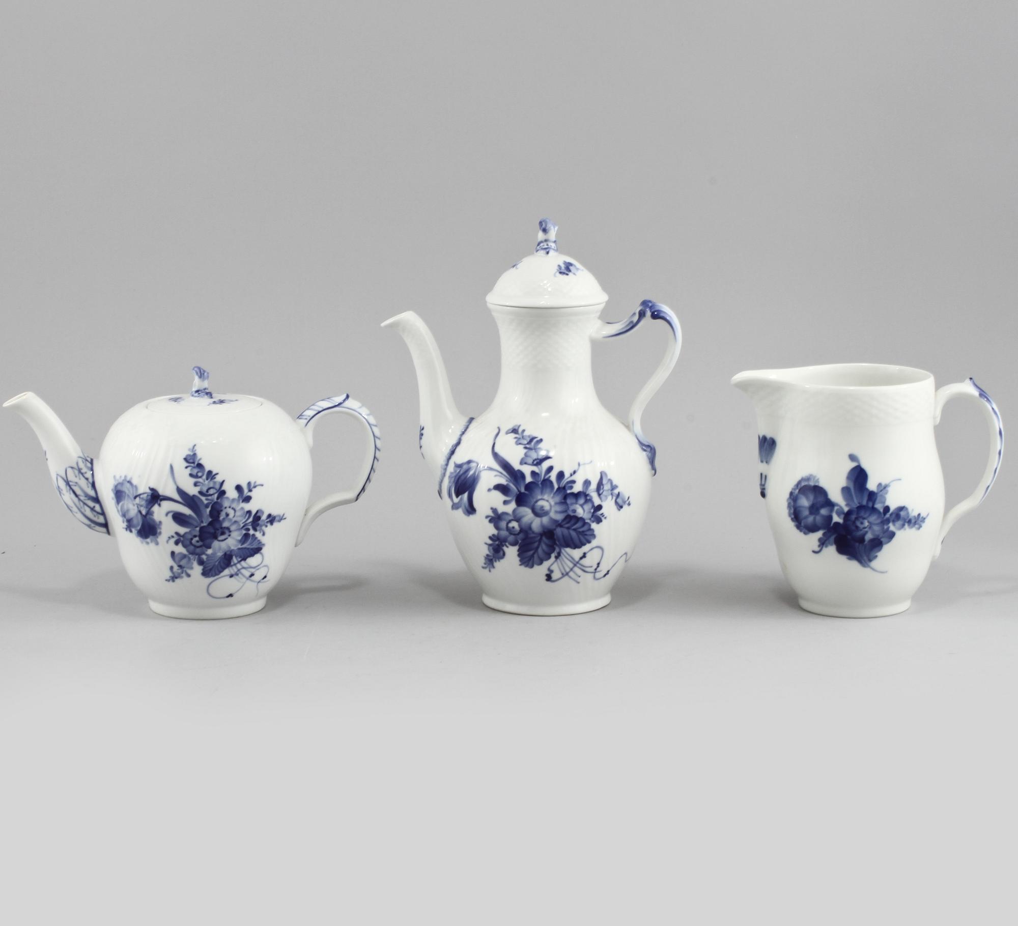 PARTI PORSLIN, 5 delar, "Blå Blomst", Royal Copenhagen, 1900-talets andra hälft.
