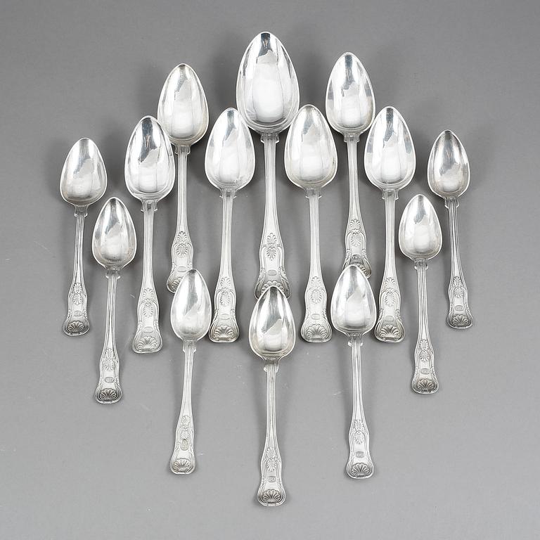 SKEDAR, 14 st, silver, Engelsk snäck, bla Gustav Möllenborg och Gustaf Theodor Folcker, 1800-tal. Tot ca 525 gram.