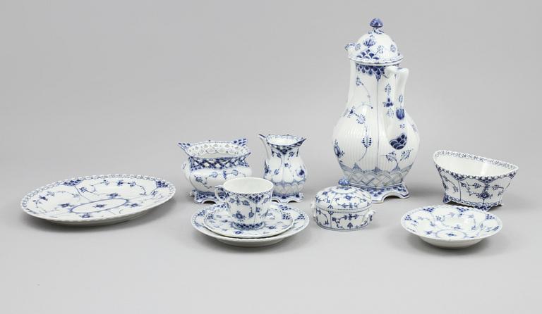 SERVISDELAR, 39 st, "Musselmalet", Royal Copenhagen.