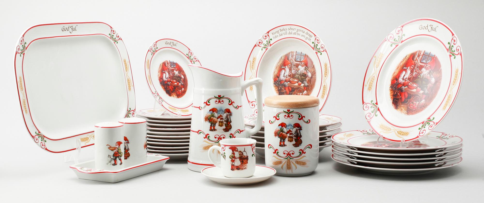 SERVISDELAR, 38 st, porslin, "Svenska Jultraditioner", Axel Eliasson, Schumann, Fyrklövern, 1900-talets andra hälft.