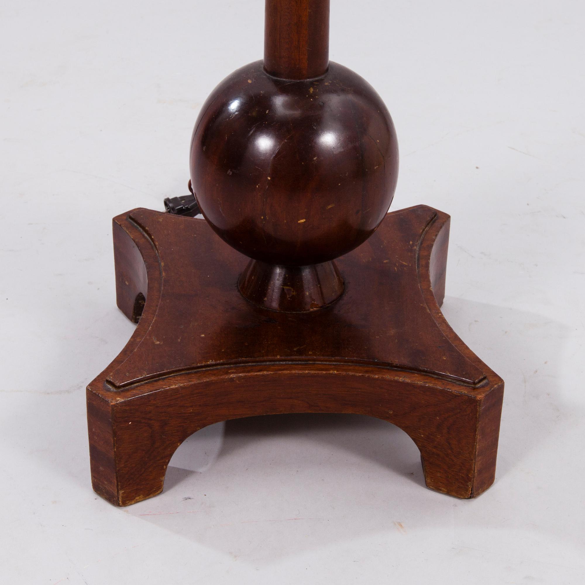 BIRGER HAHL, GOLVLAMPA, tillverkare Helsingfors Centralfängelse 1929.