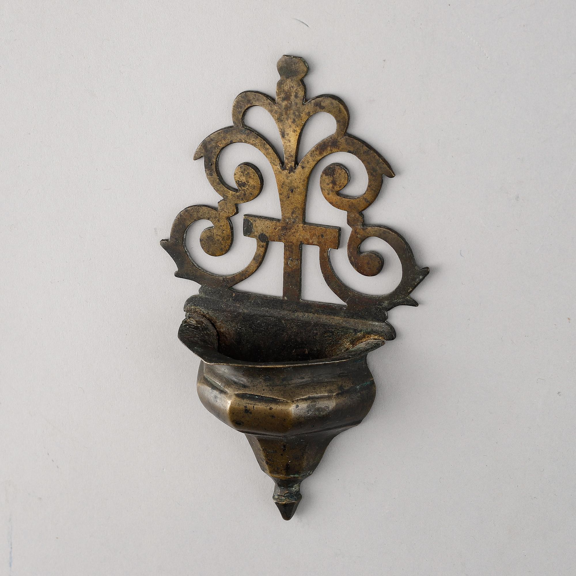 VIGVATTENSKÅL, brons, 1700-tal.