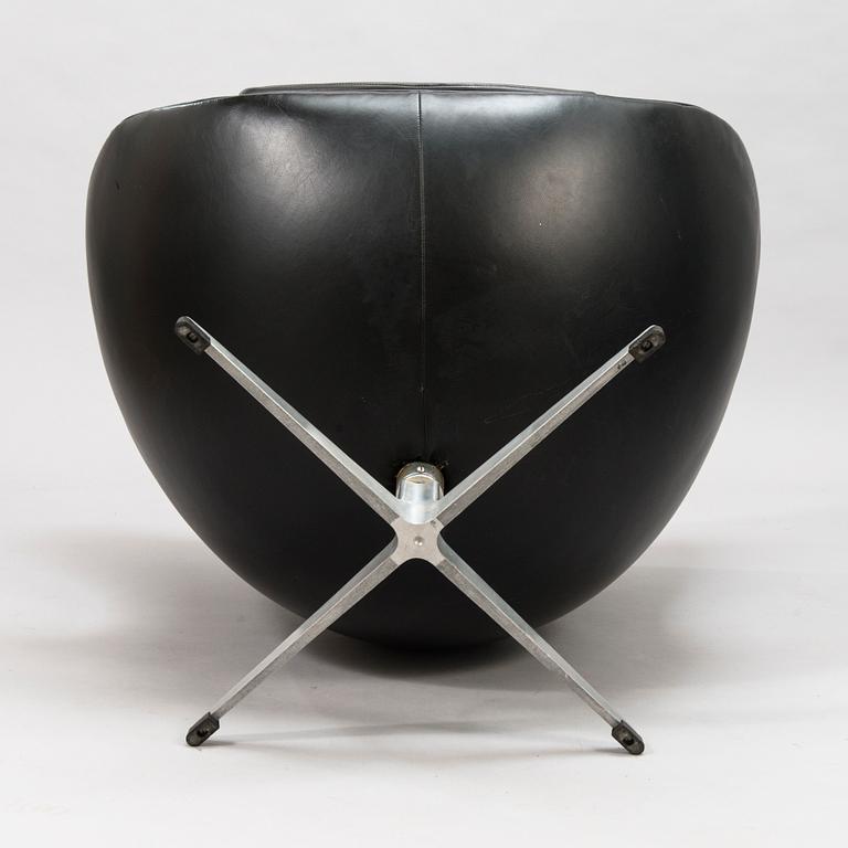 ARNE JACOBSEN, A 1960s arm chair "Egg chair" designed for Fritz Hansen, Denmark.