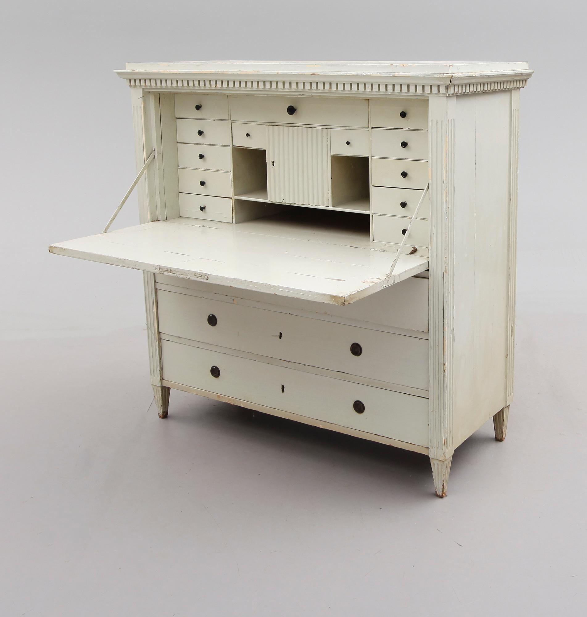 CHIFFONJÉ, sengustaviansk, omkring år 1800.