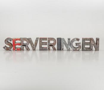 BOKSTÄVER I PLÅT, 11 st, 'SERVERINGEN', 1930-50-tal.
