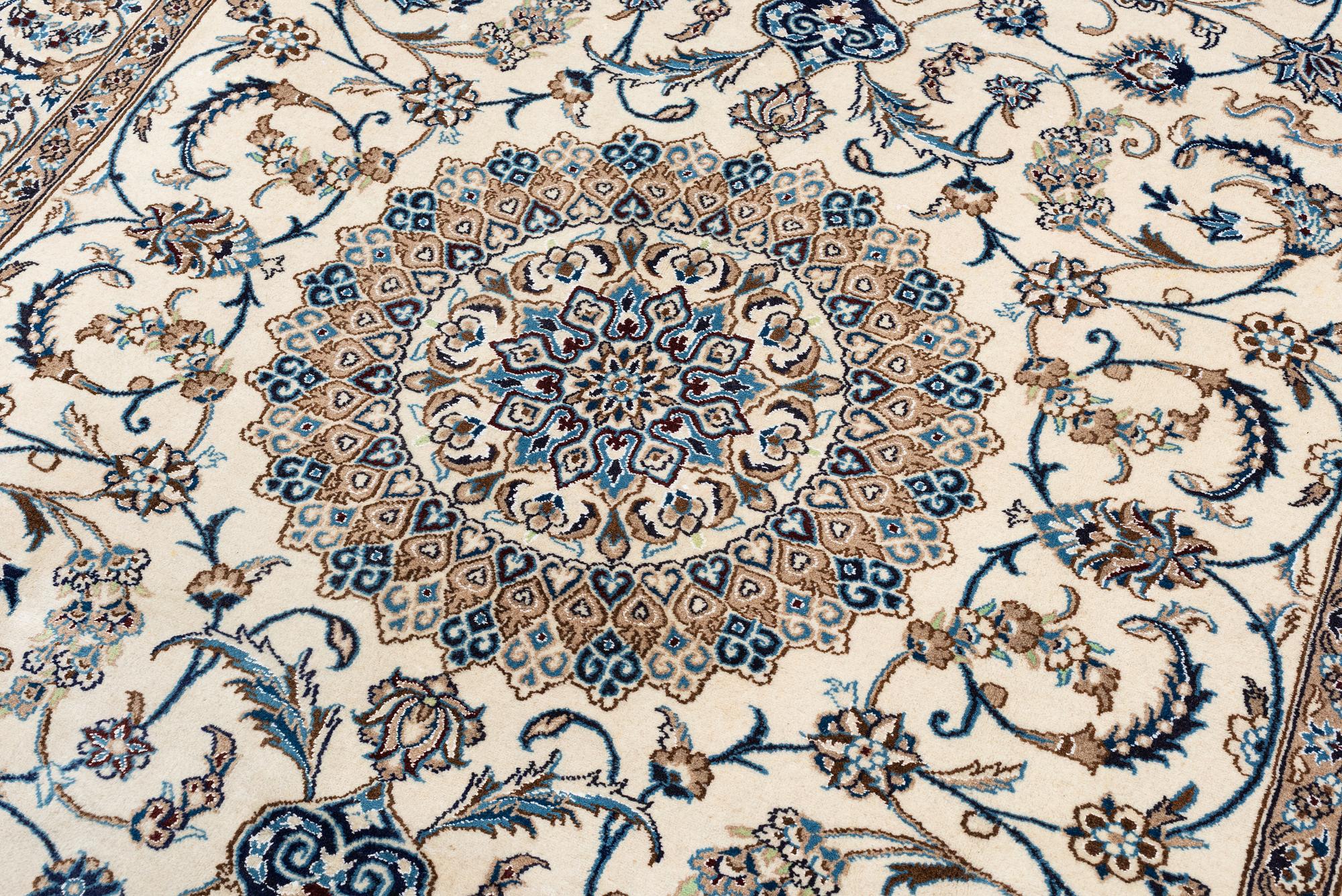 Matta, Nain, ca 293 x 197 cm.