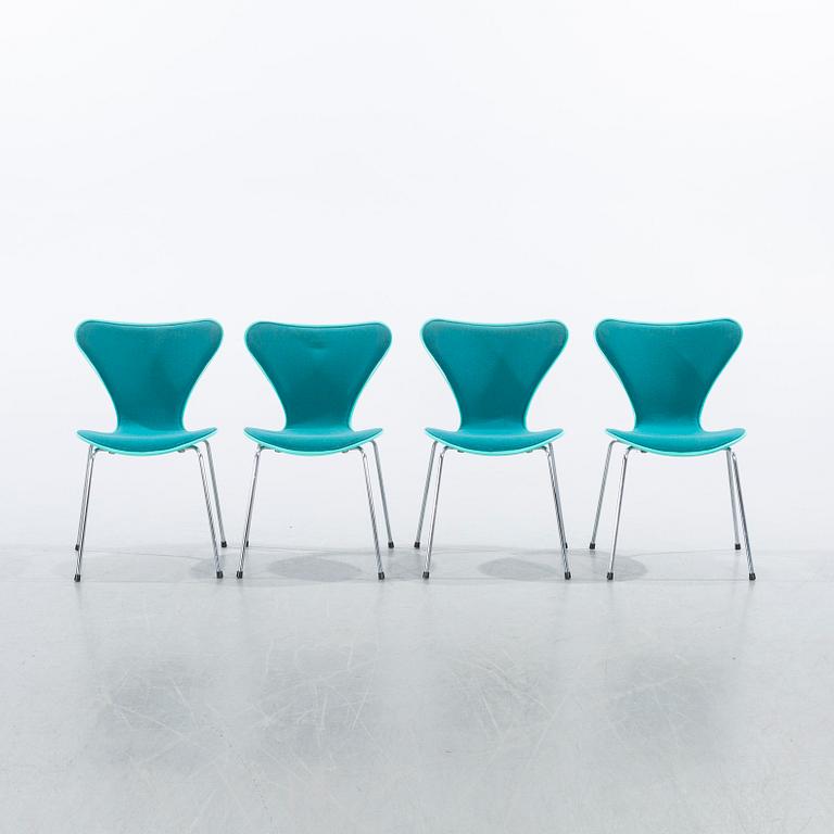 ARNE JACOBSEN, Four "Sjuan" chairs, Fritz Hansen, Denmark, 1992.