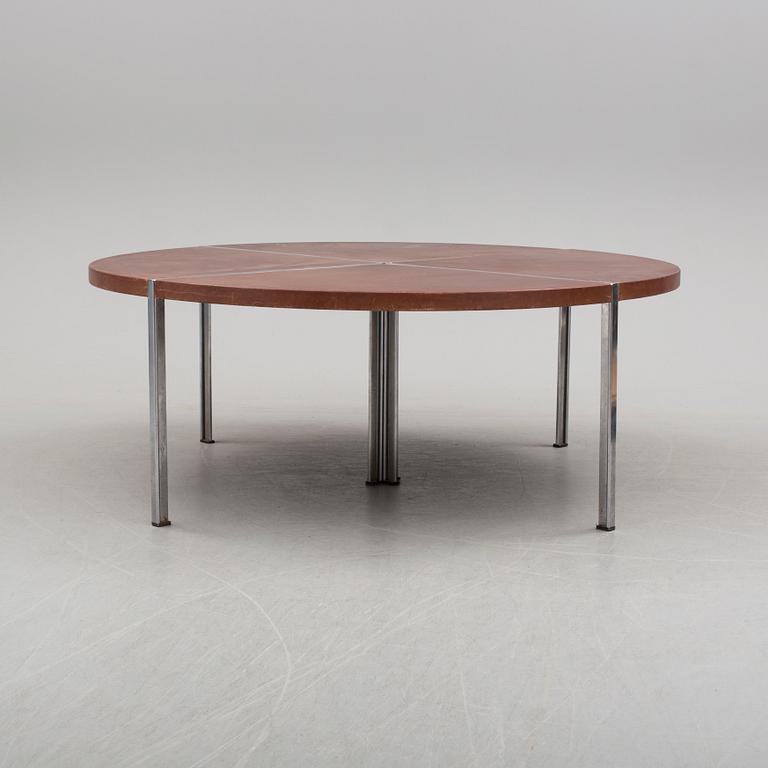 A table ny Walter Knoll, Germany.