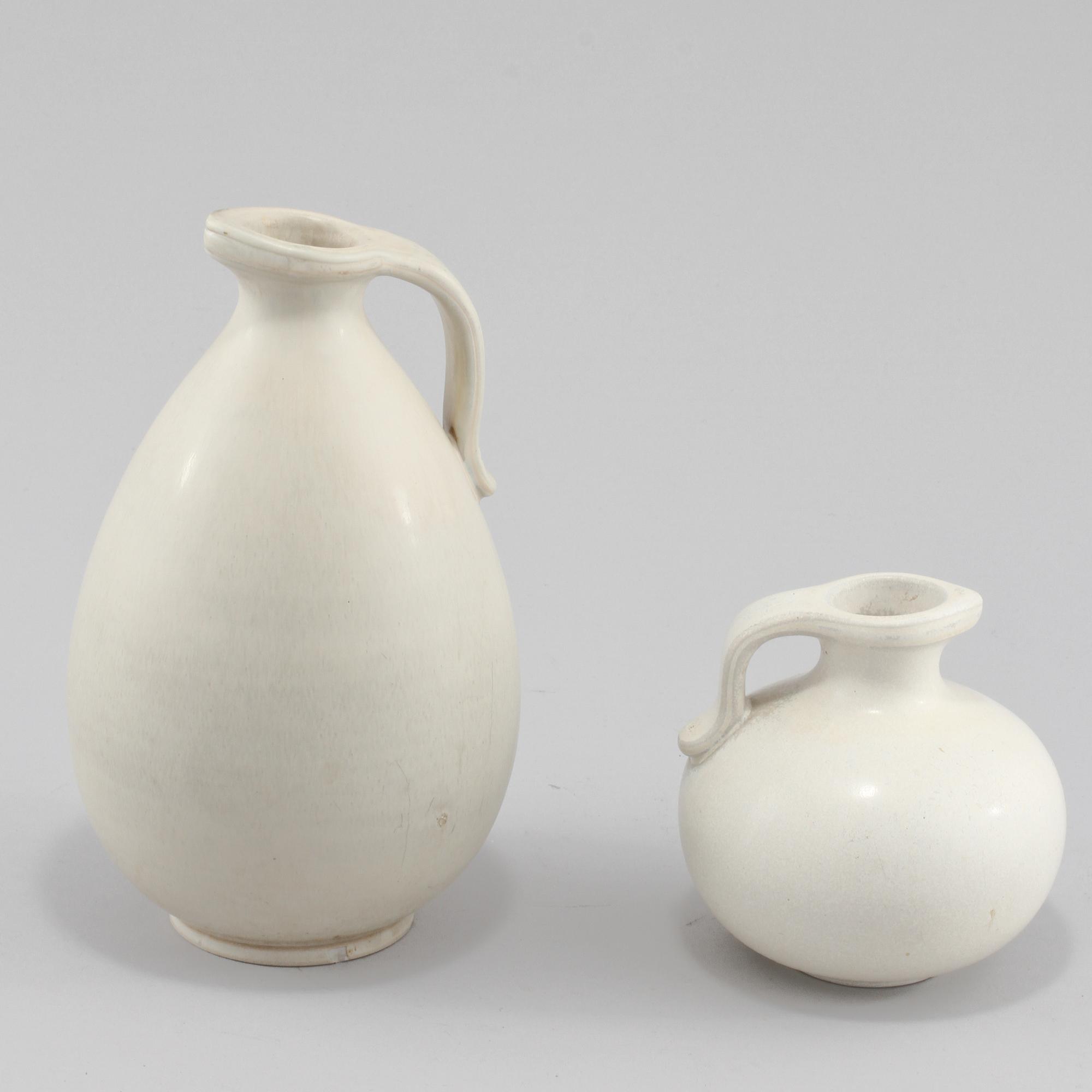 KANNOR, 2 st, stengods, Gunnar Nylund, Rörstrand, 1900-talets andra hälft.