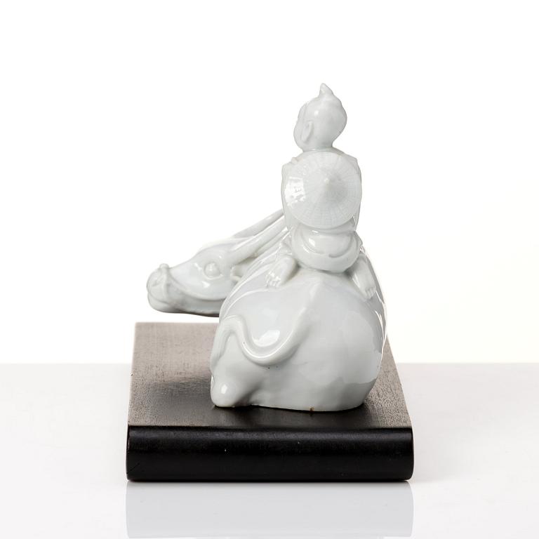 A pair of blanc de chine figurines, Qing dynasty, late Qing dynasty.