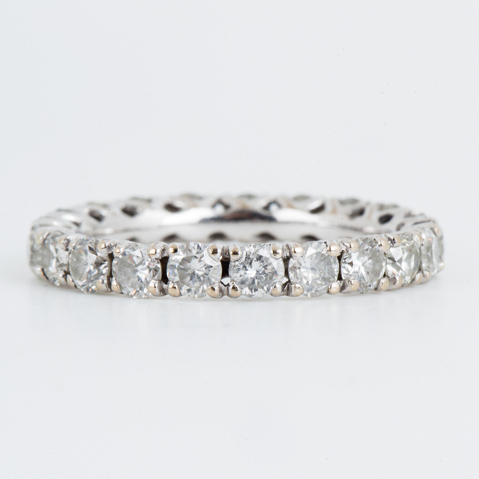 RING, 18K vitguld och diamanter tot ca 2.02 ct.