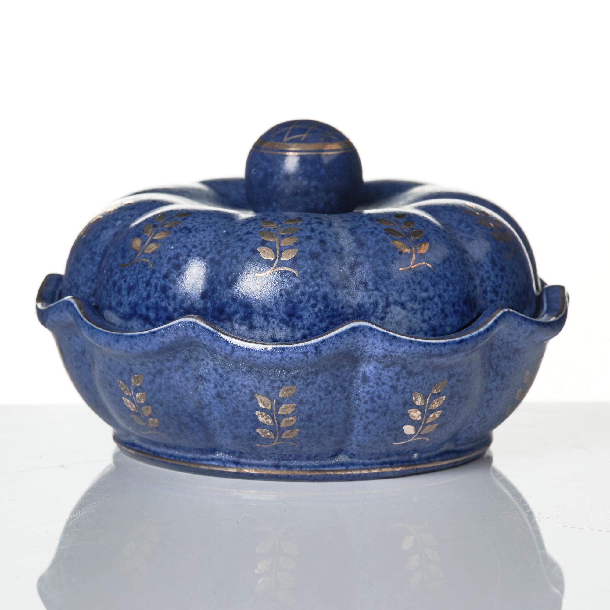 Wilhelm Kåge, a set of two Argenta stoneware vases, two dishes and a bowl with lid, Gustavsberg 1930s-50s.