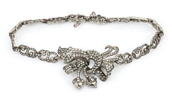 COLLIER, silver med pastestenar, 1900-talets första hälft. Vikt ca 62g.