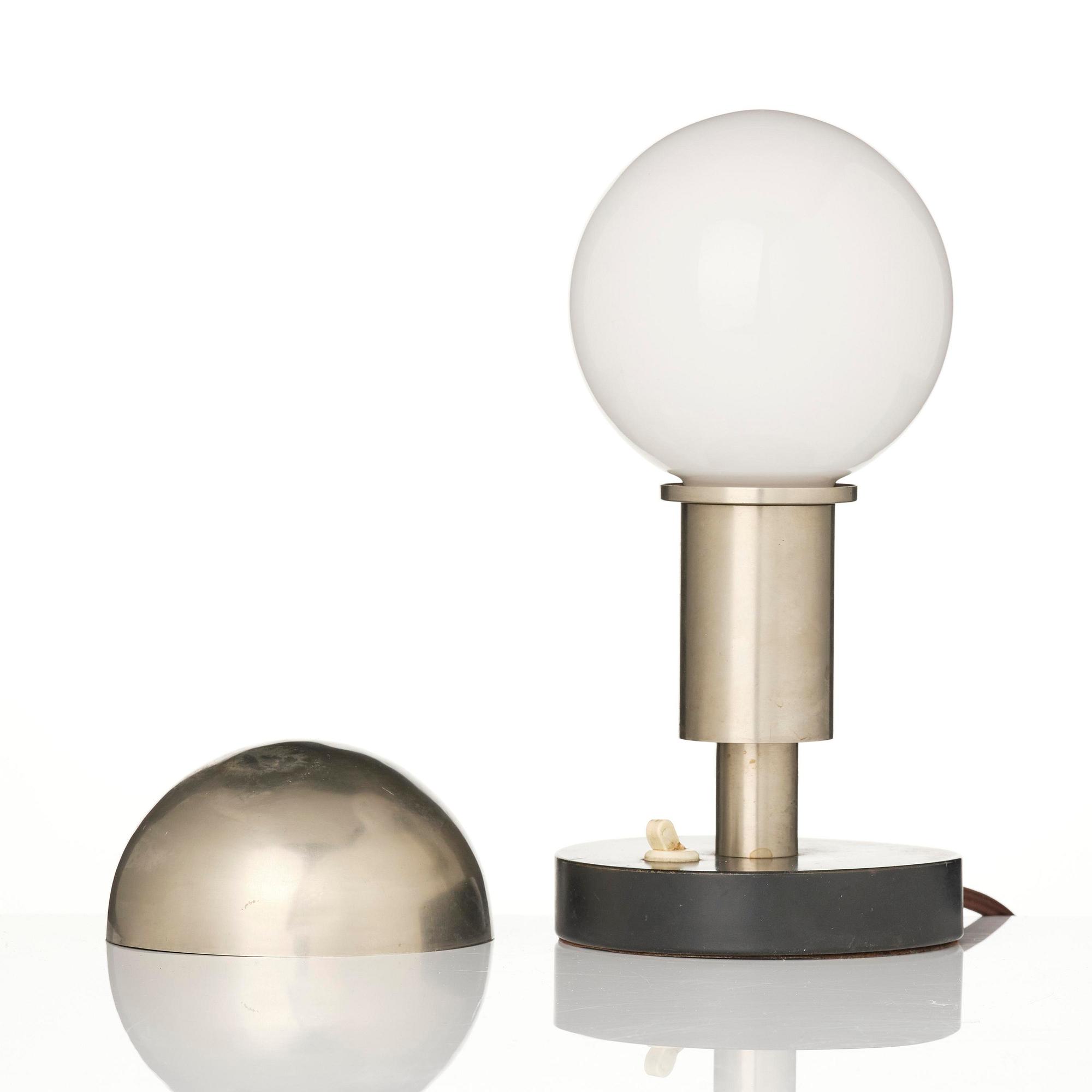 Harald Notini, bordslampa, modell 6992, Arvid Böhlmarks Lampfabrik, Stockholm, 1930-tal.