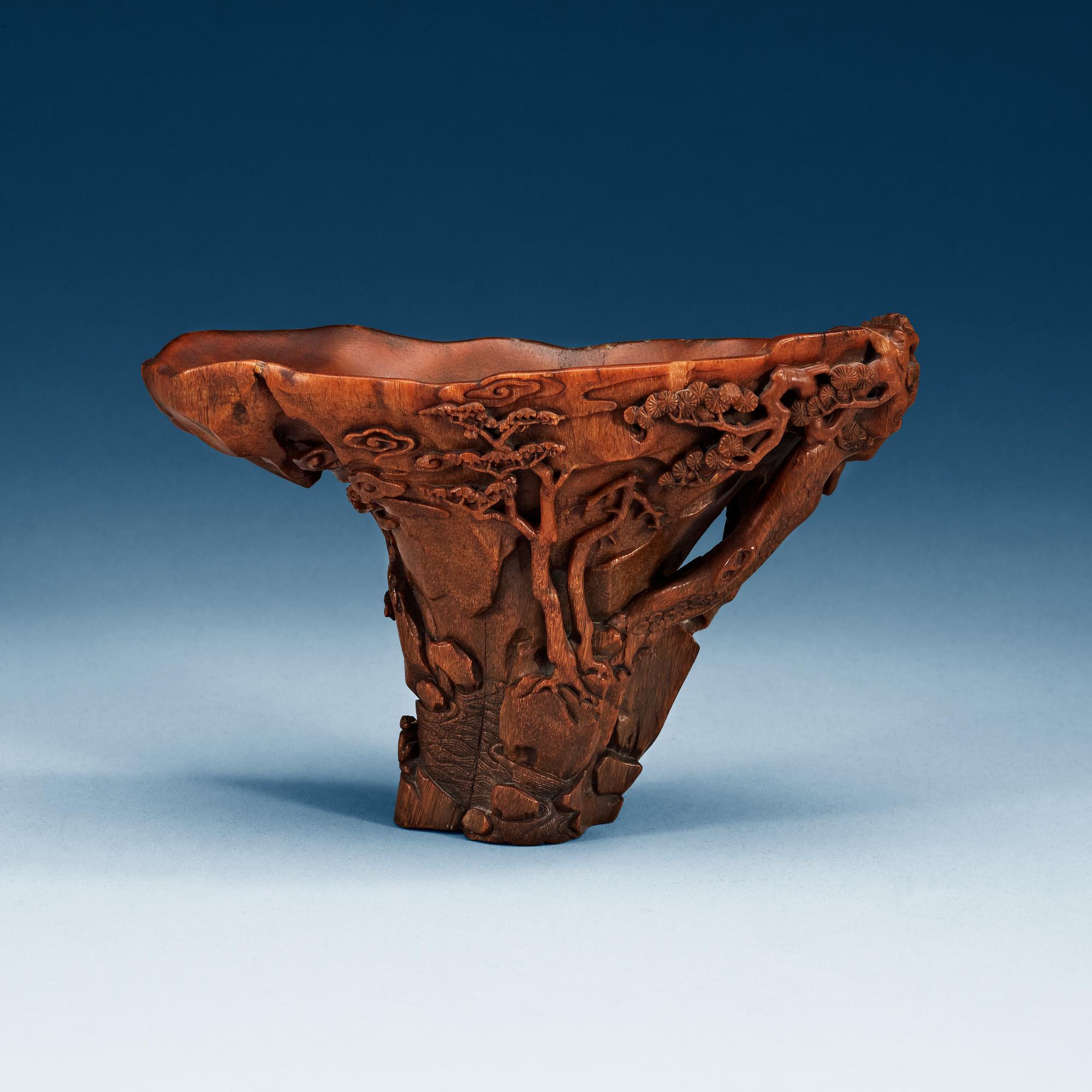 VINOFFERBÄGARE, noshörningshorn. Qing dynastin, Kangxi (1662-1722).