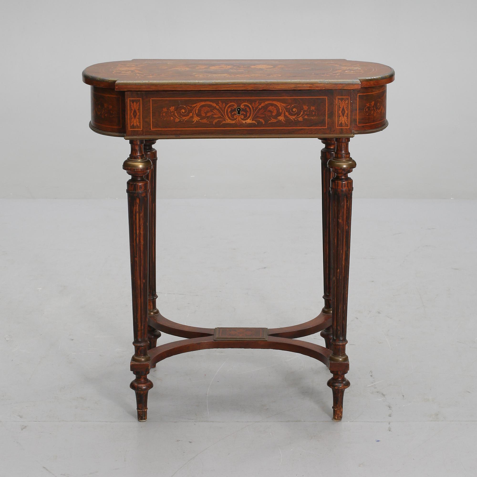 DAMARBETSBORD, Louis XVI- stil, 1900-talets början.