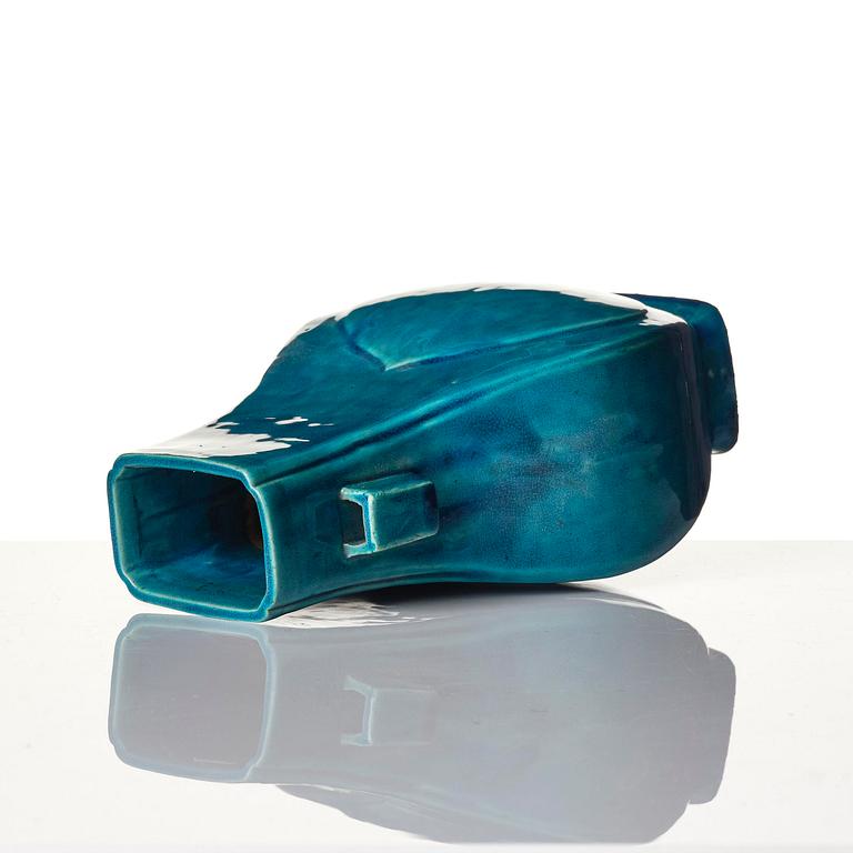 A turquoise glazed vase, Qing dynasty, Kangxi (1662-1722).