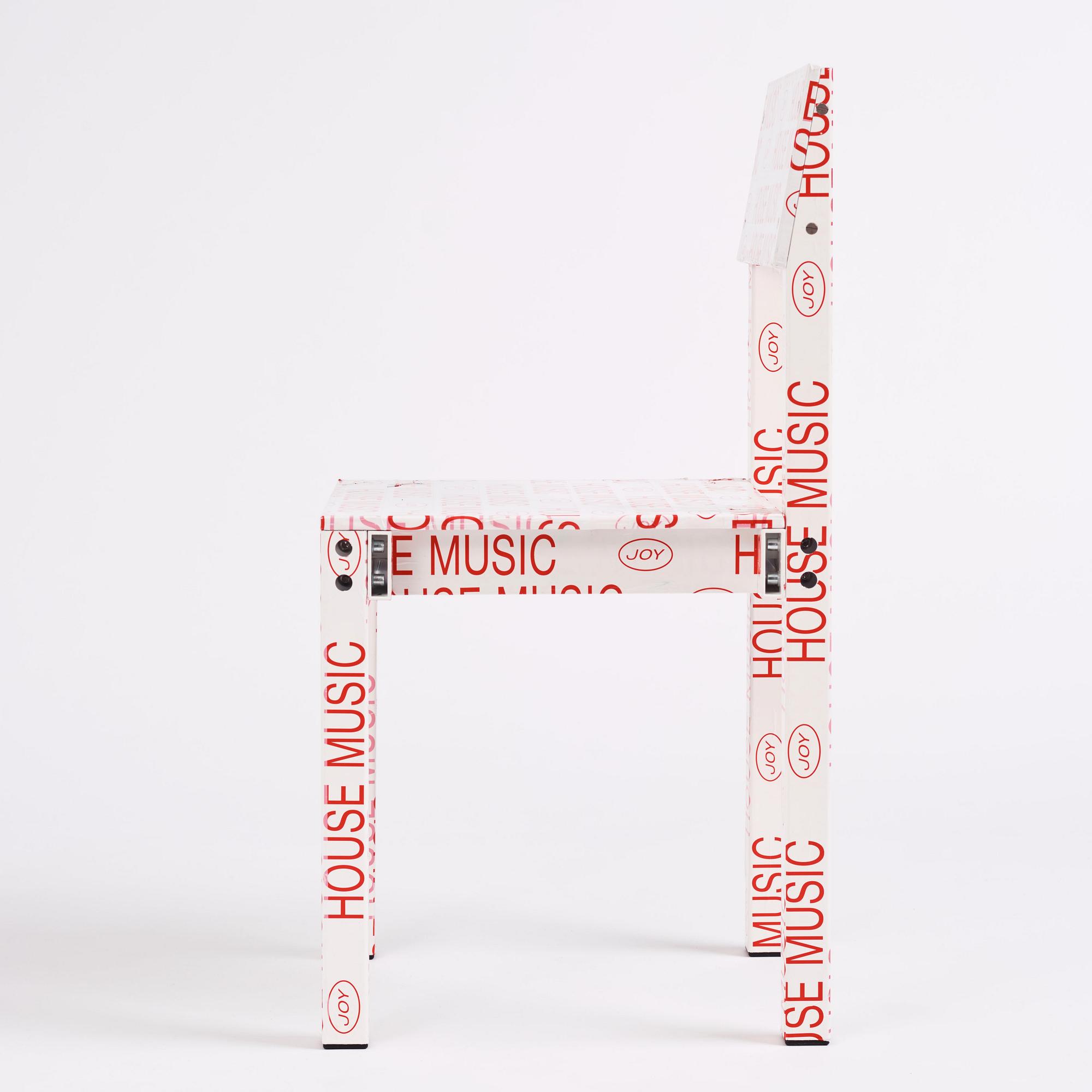 Fredrik Paulsen, a unique chair, "Chair One, Knuckles Chuckles", JOY, 2024.