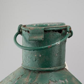 LANTERNOR, ett par, 1900-talets första hälft.