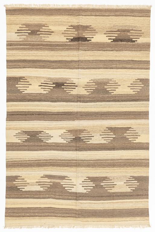 A persian kilim carpet, 293 x 194 cm.