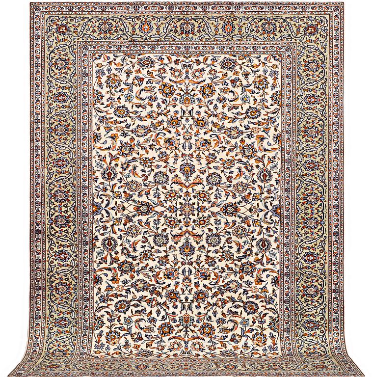 A carpet, Kashan, ca 356 x 248 cm.