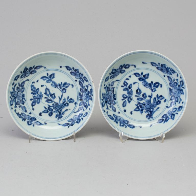 Two blue and white dishes, Ming dynasty, Tianqi/Chongzhen.