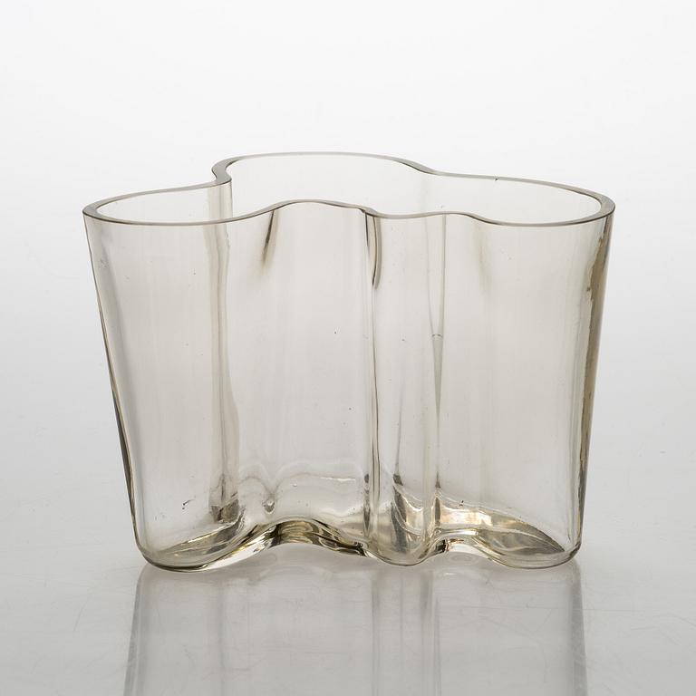 Alvar Aalto, a '3030' vase signed Alvar Aalto 3030.