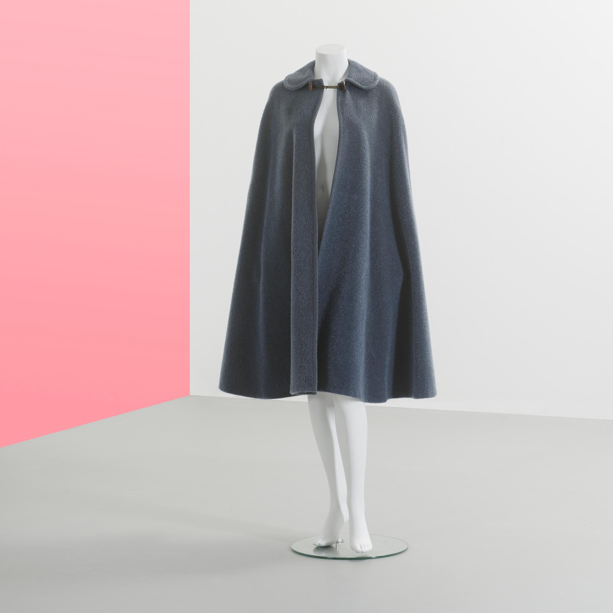 CAPE, Yves Saint Laurent, storlek 40.