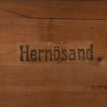 A late Gustavian chest of drawers, around 1800.