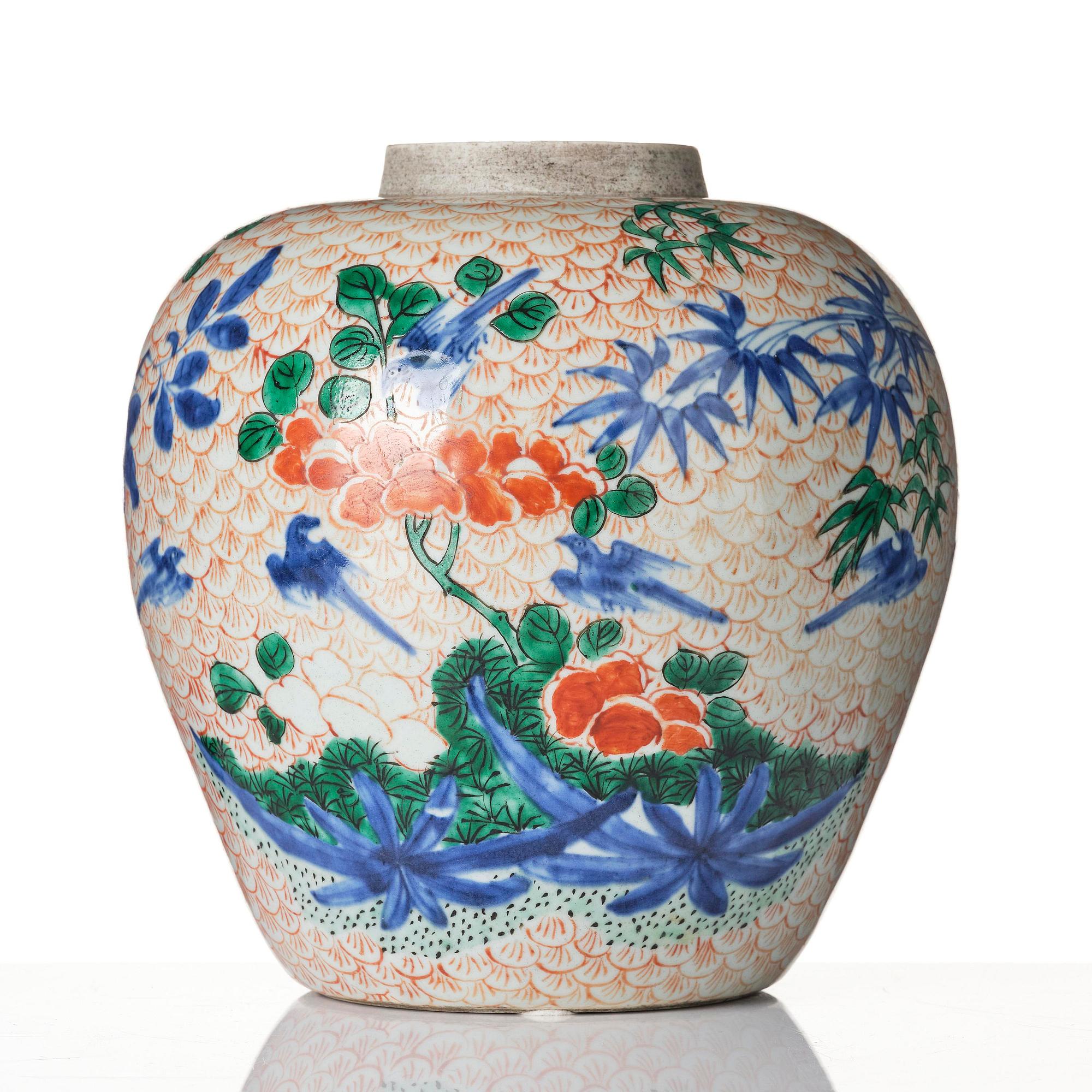 A wucai vase, Transition, 17th century.