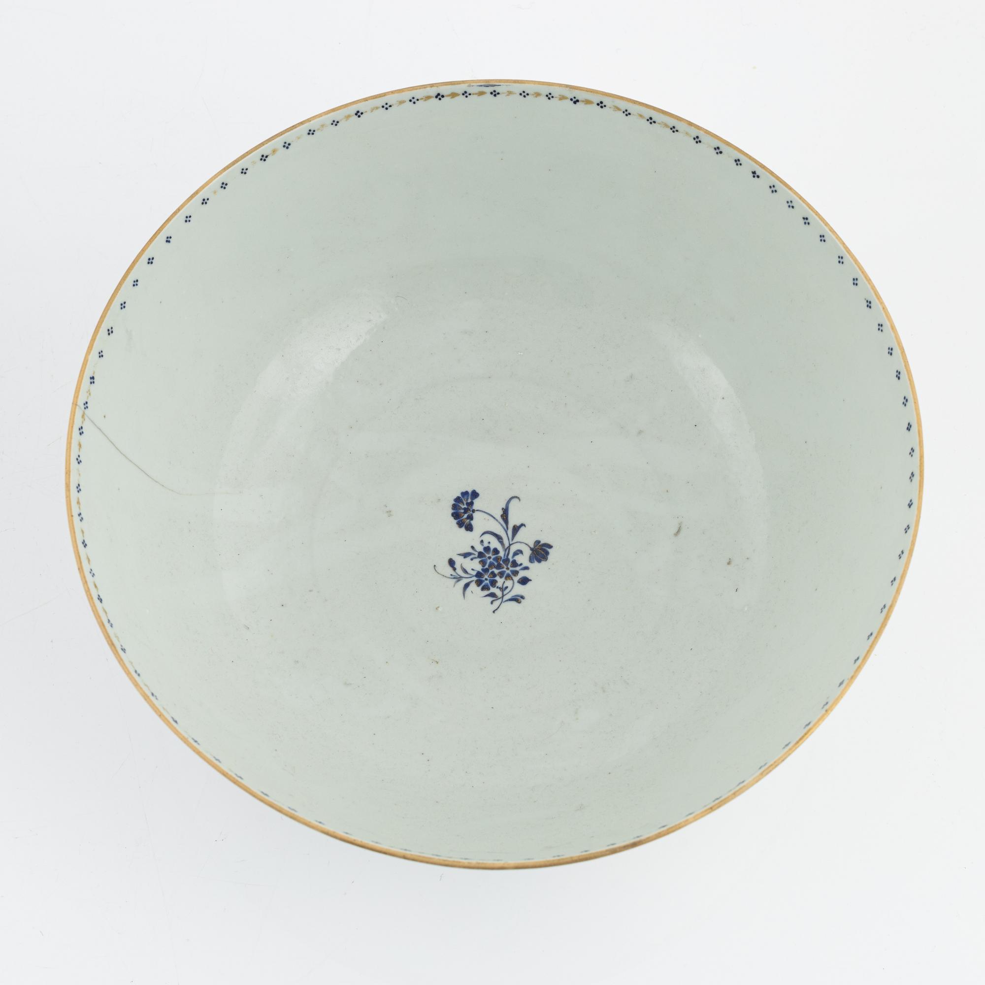 A punch bowl and plate, porcelain, China, Qing Dynasty, Qianlong (1736-95).
