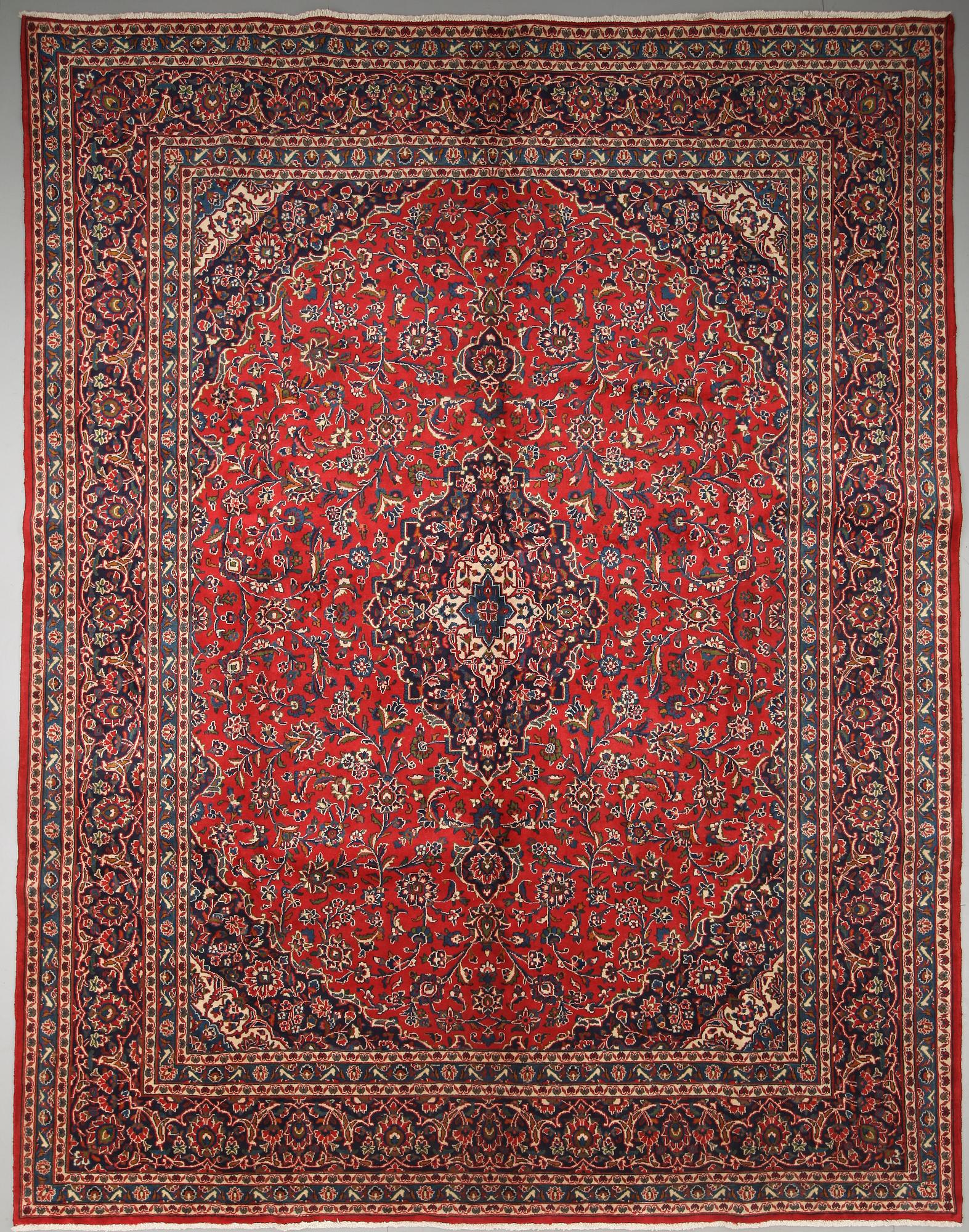 MATTA, Meshed, ca 385 x 295 cm.