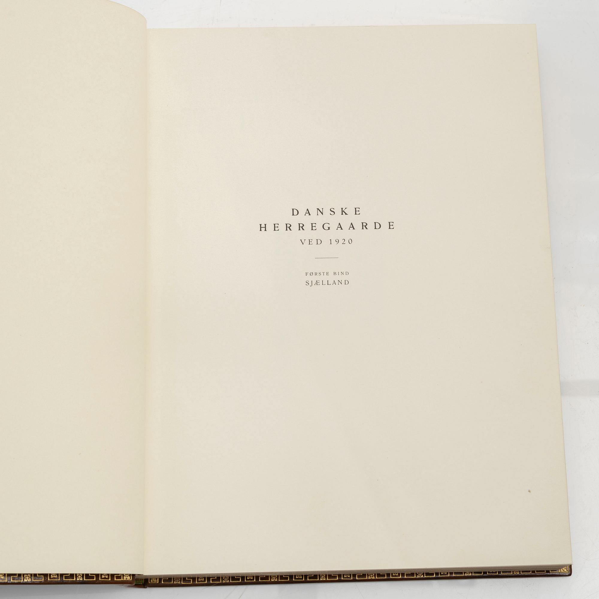 Bokverk, "Svenska Slott och Herresäten", 12 volymer (9+3) samt "Danske Herregaarde ved 1920", 3 volymer.