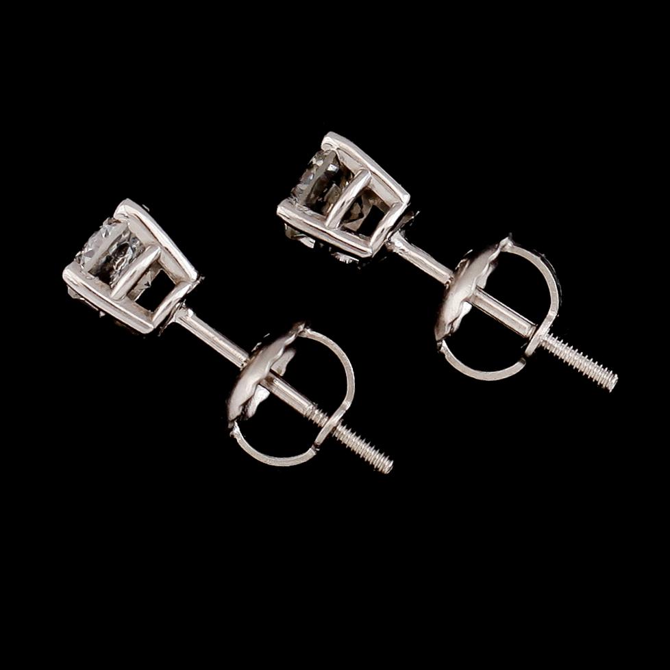 ÖRHÄNGEN, 1 par, 14K vitguld, briljantslipade diamanter tot ca 0.63 ct.