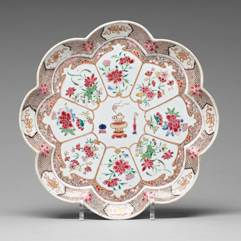 A famille rose flower shaped tray, Qing dynasty, Qianlong (1736-95).